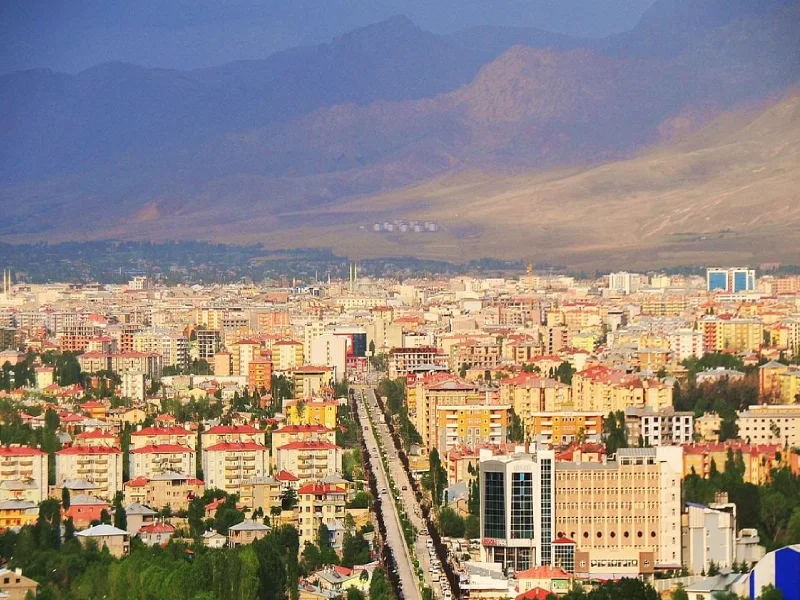 در تور وان می‌توانید جاذبه های بسیار زیبایی را ببینید