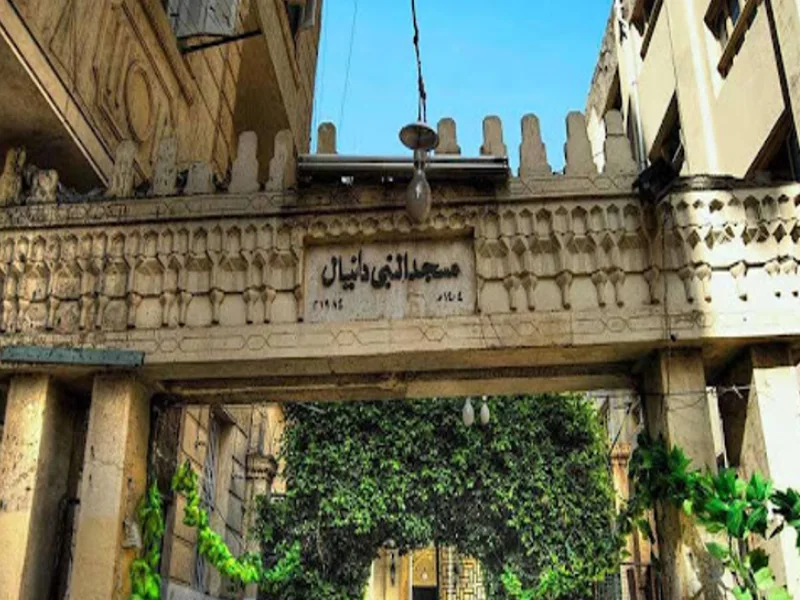 اطراف آرامگاه دانیال نبی می‌توانید آثار مهم دیگر در تور خوزستان را ببینید