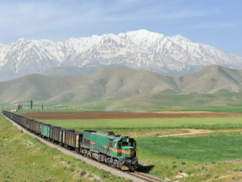 مسیر قطار تهران به وان بسیار زیبا و تماشایی است