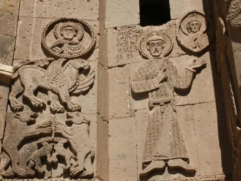نقوش کلیسای جزیره وان